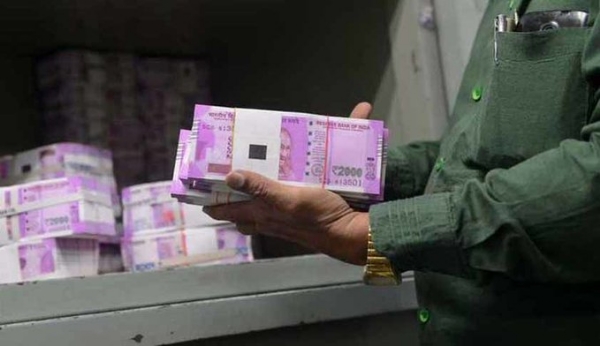 NB Explains | ₹2000 notes, should you rush to banks?